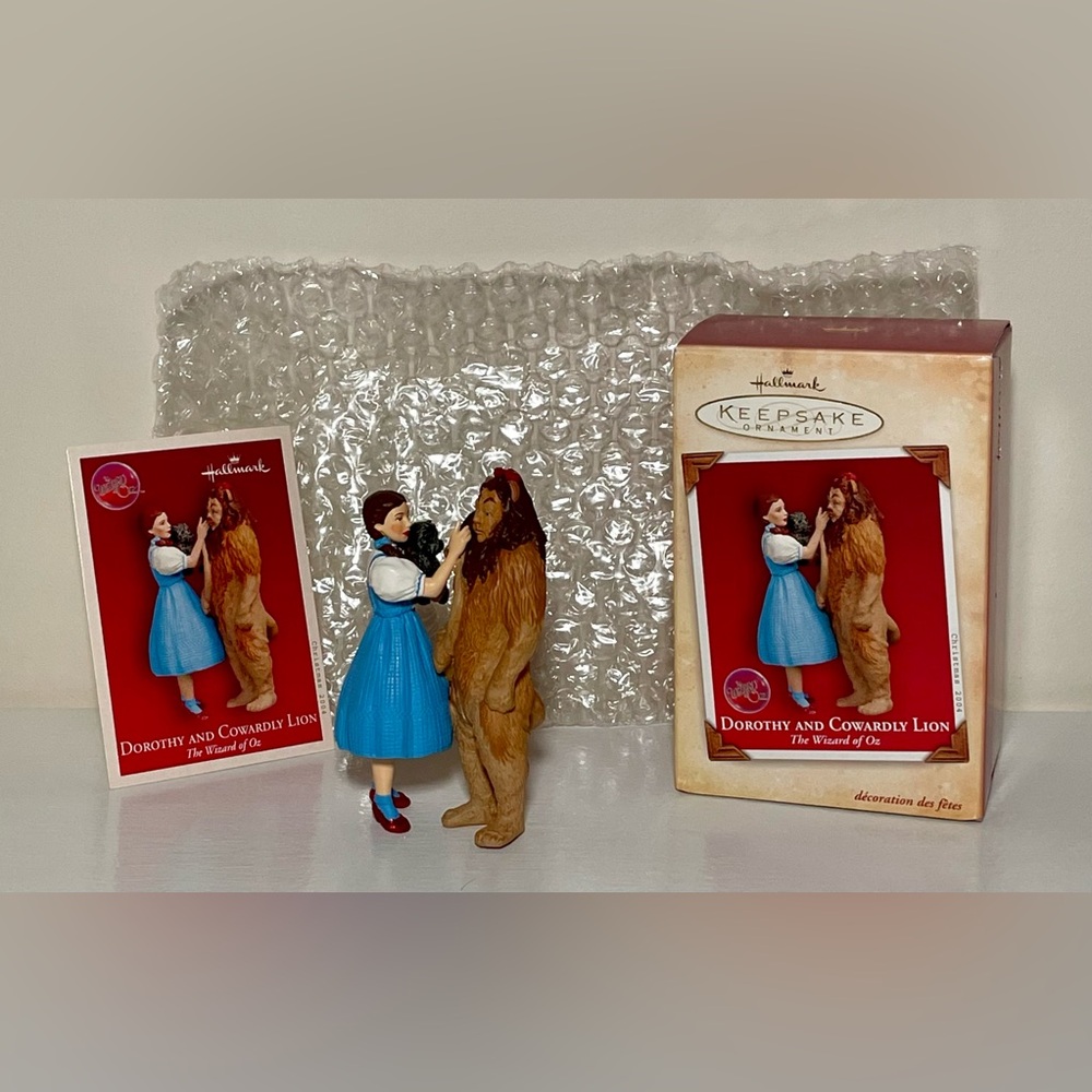 Hallmark Ornament “Dorothy and Cowardly Lion” Wizard of Oz Ornament - Picture 9 of 9